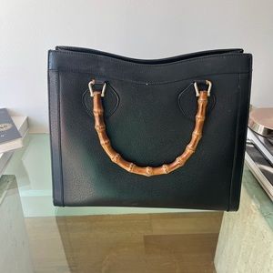 Beautiful Gucci bag with bamboo handles 🤍
